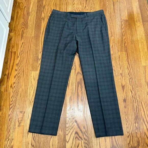Hugo Boss Gray Windowpane Flat Front Dress Pants. Size 34. - Picture 1 of 11
